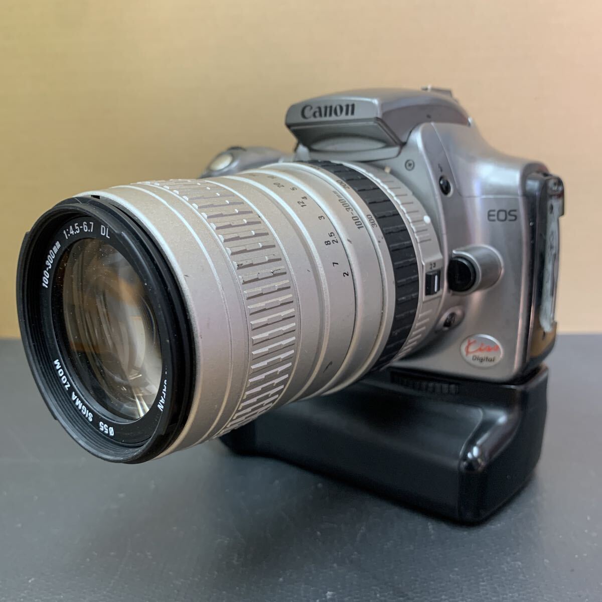 Canon EOS Kiss Digital キヤノン デジタル一眼レフカメラ 未確認 240