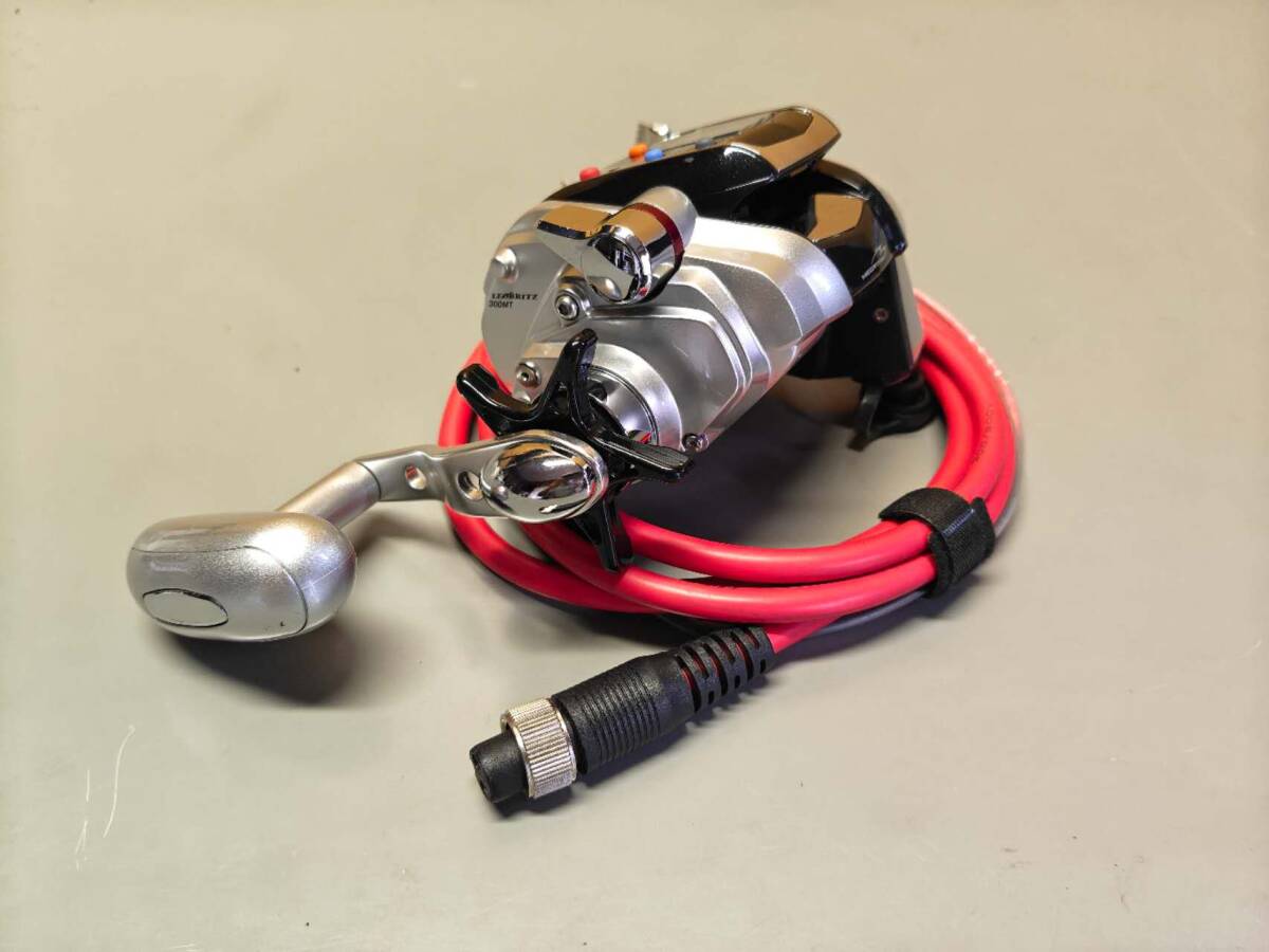 ダイワ レオブリッツ 300MT 日本製 電動リール DAIWA LEOBRITZ 【使用距離 63.9km 使用時間 11.8h 】 動作美品