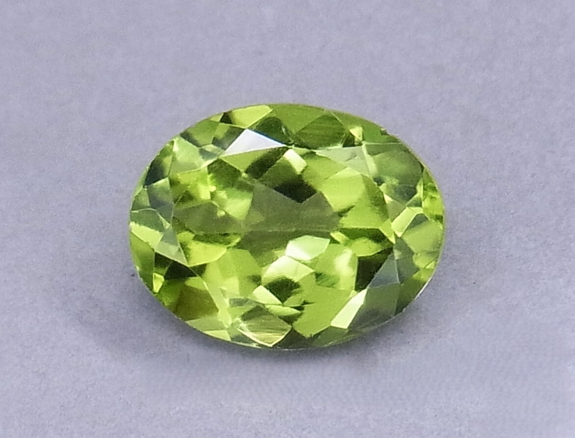 《Gem Force》高品質！アリゾナペリドット 2.03CT ルース