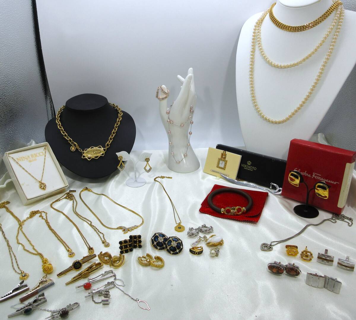 アクセサリーまとめA　Ferragamoフェラガモ/GIVENCHYジバンシー/ NINA RICCIニナリッチ / MIKIMOTOミキモト　他ブランド品