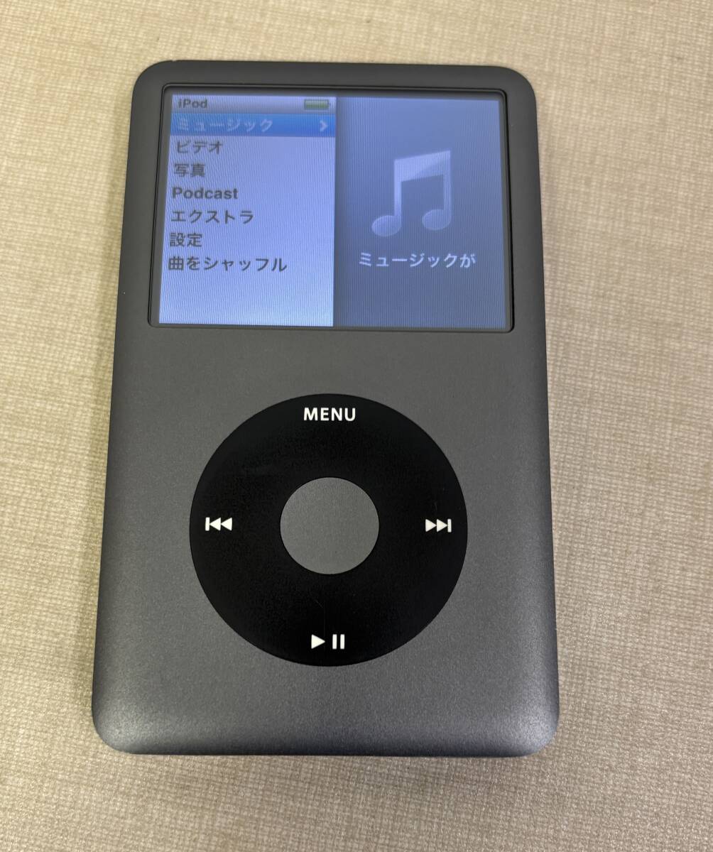 M1957/Apple iPod classic アップル アイポッド クラシック A1238 PC297J 160GB 現状品/初期化済み 背面名前刻印あります