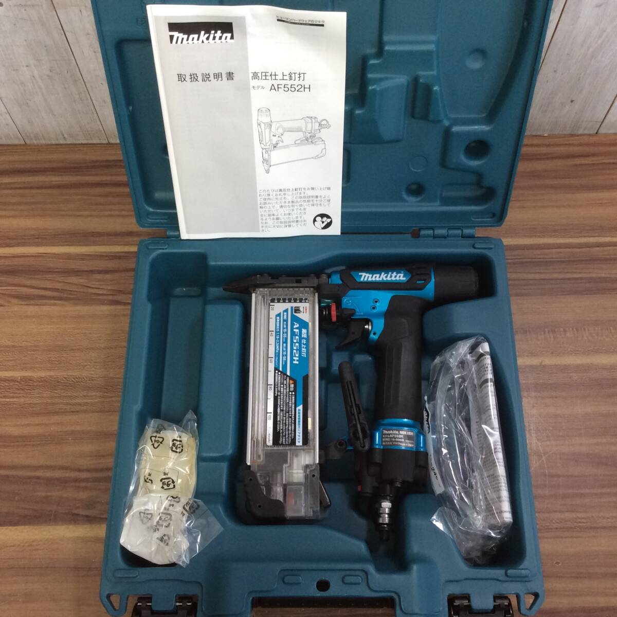 【WH-2922】中古美品 makita マキタ 高圧仕上釘打 AF552H 
