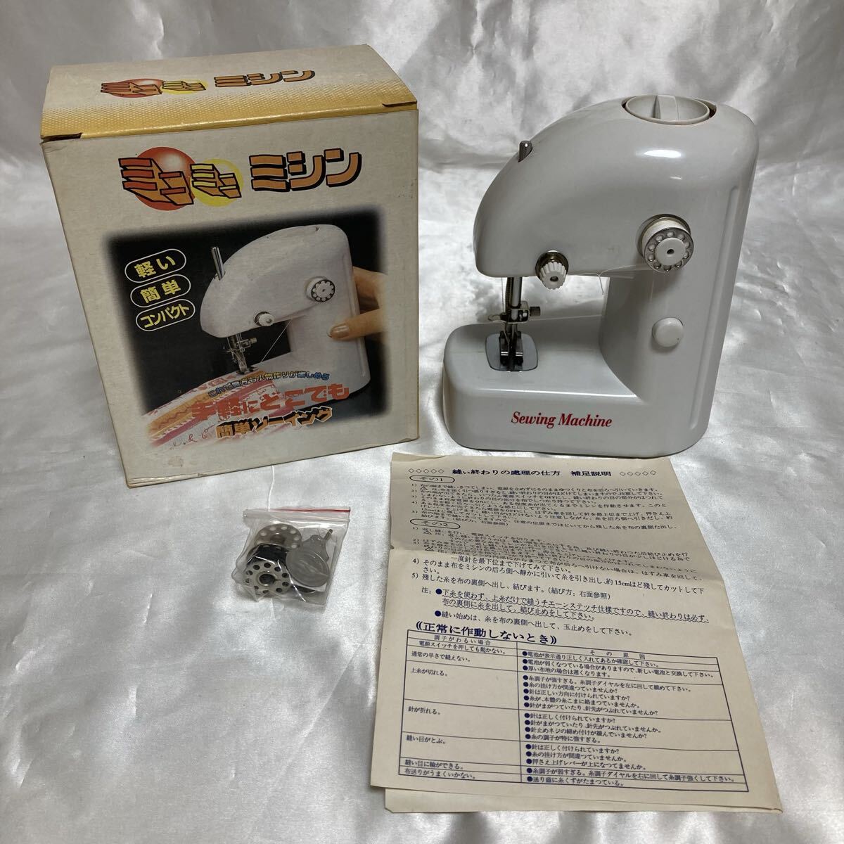 【動作未確認】ミニミニミシン コンパクトミシン 乾電池式 電動ミシン ホワイト 軽量