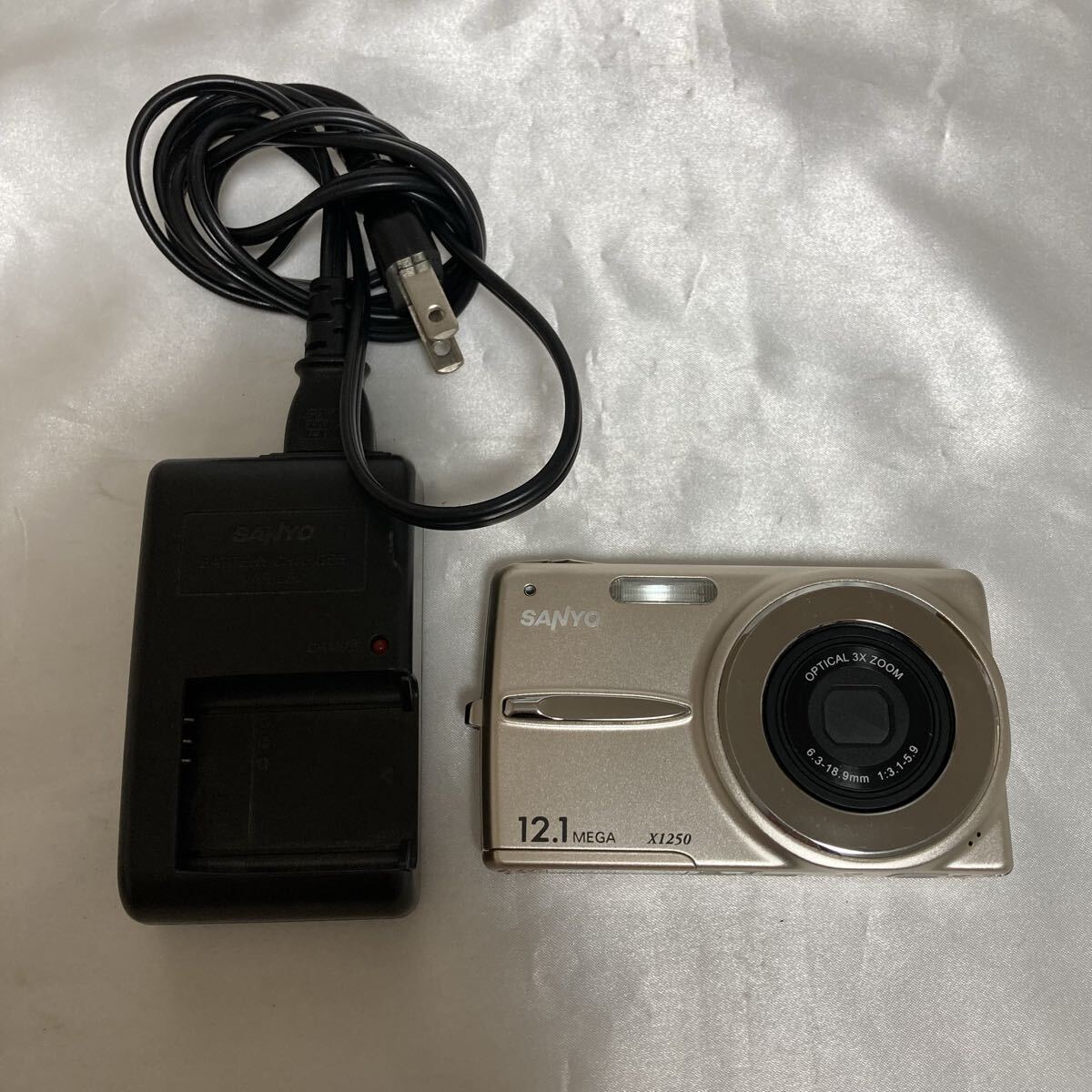 【動作確認済み】SANYO サンヨー DSC-X1250 コンパクトデジタルカメラ シャンパンゴールド