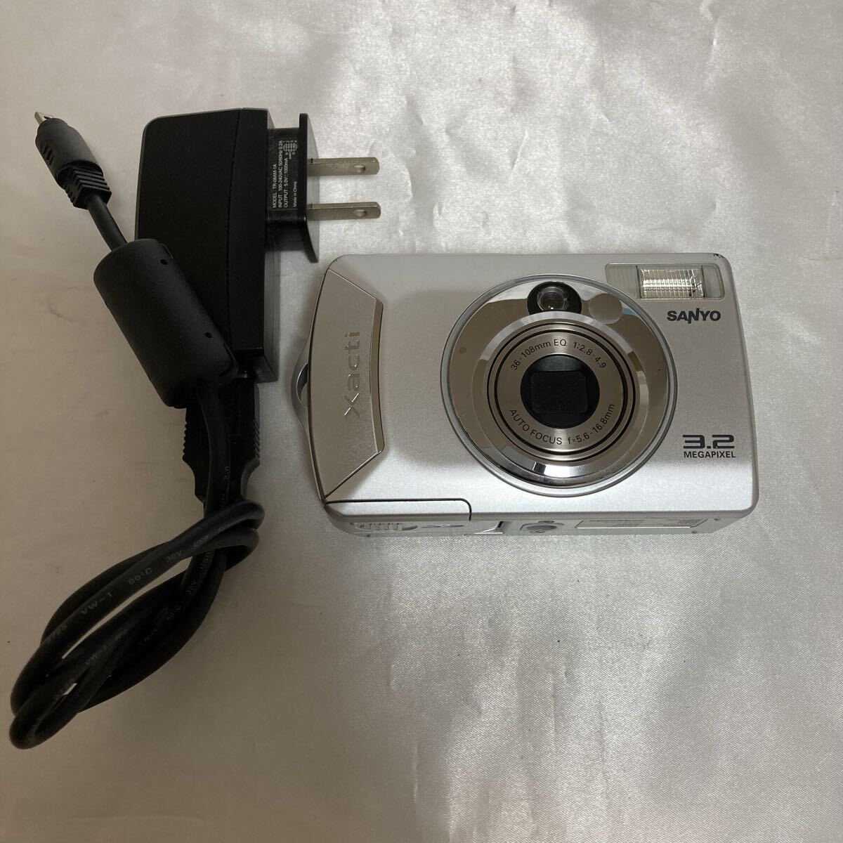 【動作未確認】SANYO サンヨー Xacti DSC-S1 コンパクトデジタルカメラ シルバー