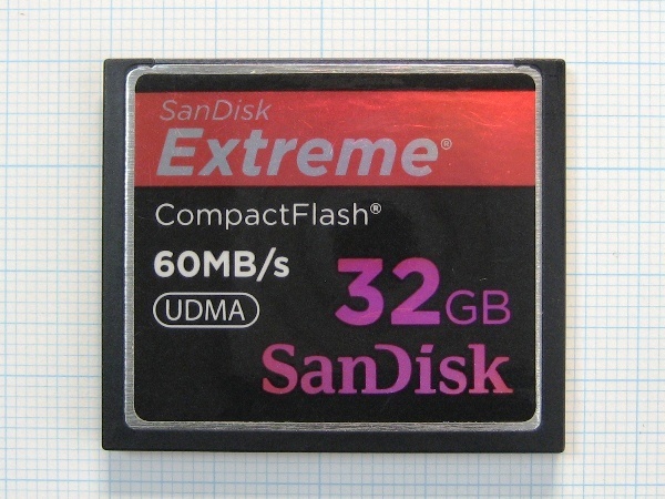 ★SanDisk コンパクトフラッシュ ３２ＧＢ 中古★送料８５円・１８５円