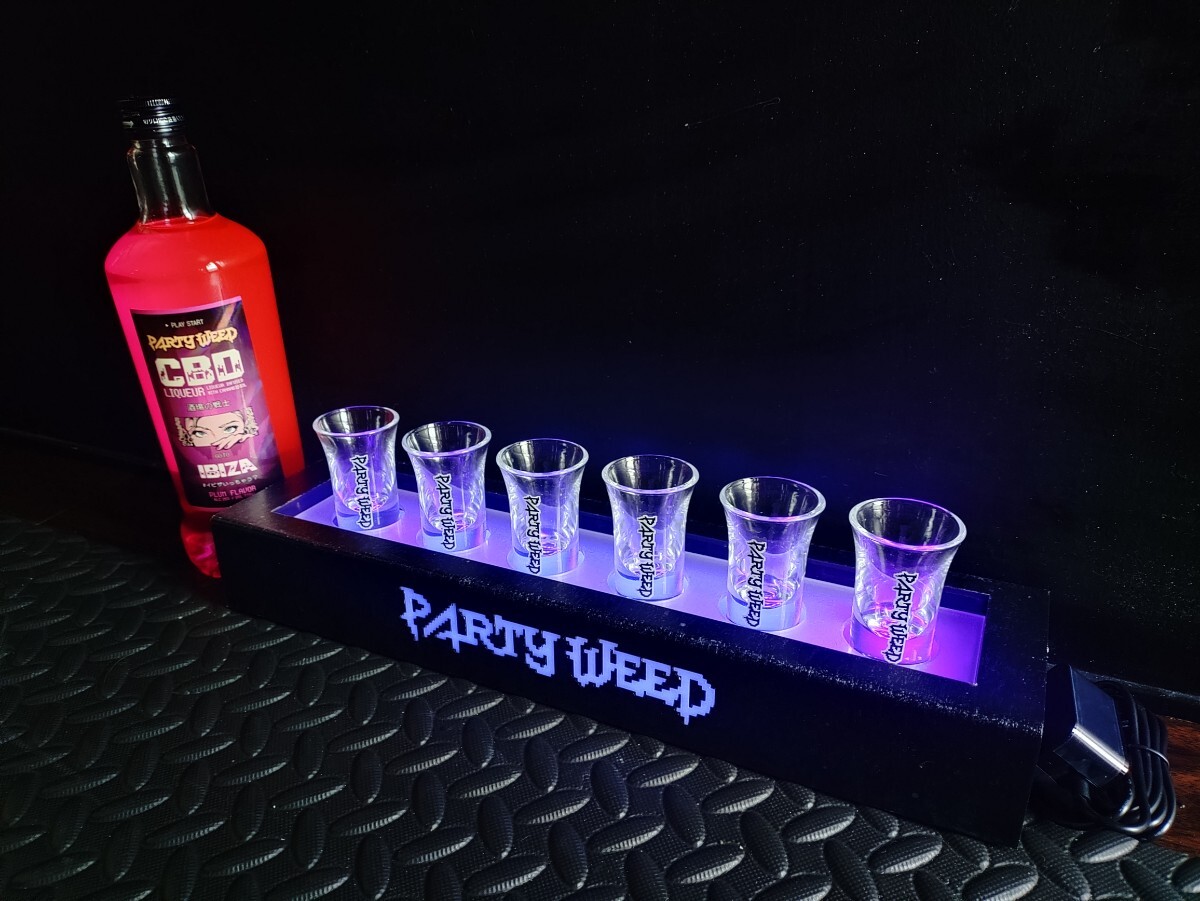 LED ブラックライト PARTY WEED ショットグラス 6個 PLUM FLAVOR アルコール 25% 酒 リキュール パーティー クラブ バー IBIZA 酒場の戦士