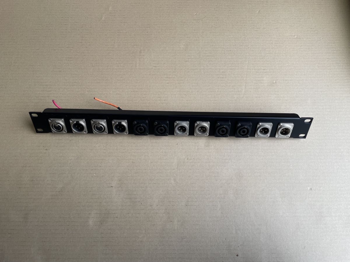 パワーアンプ用パネル コネクターパネル その２