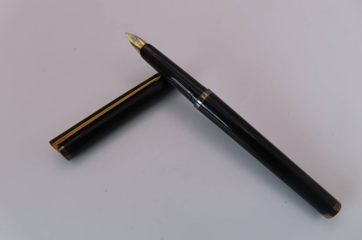 デュポン S.T.Dupont 万年筆 ペン先18K 中古品 管理YP