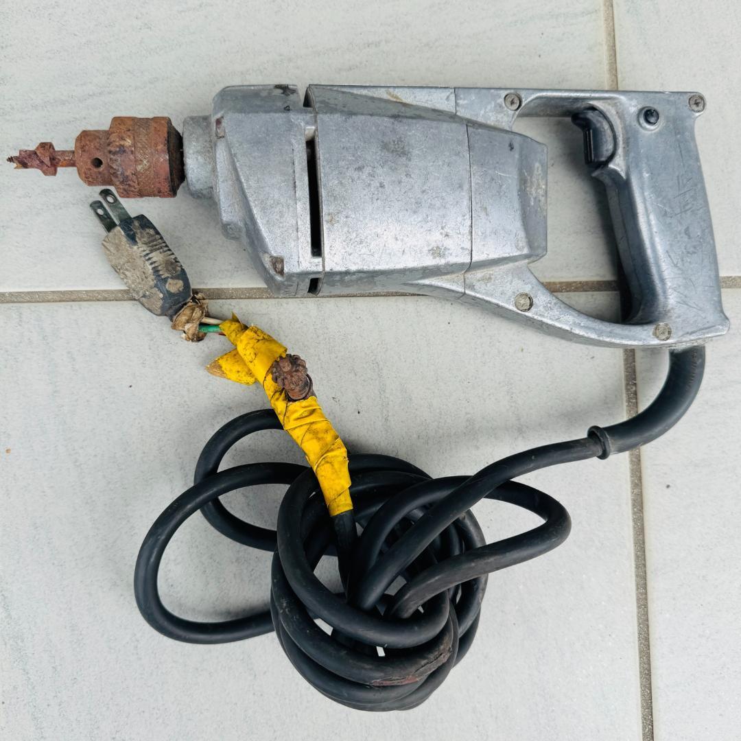 マキタ Makita電気ドリル 100V ホールソー付き 昭和レトロ 動作確認済