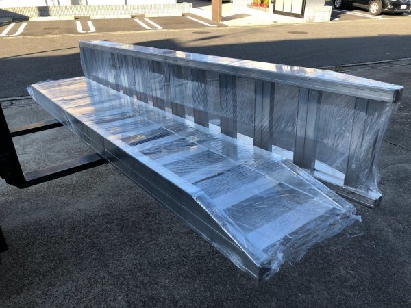 20cmベロ　取っ手付新品全長3Ｍ　アルミブリッジ 重機対応5000ＫＧ(2本)キャタピラ/ アルミラダー/ショベル/ミニユンボ/フォークリフト用