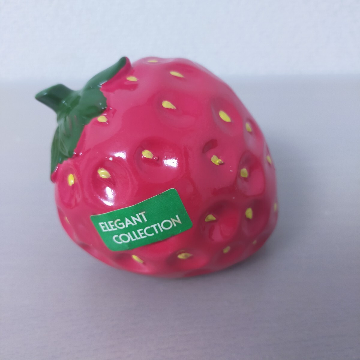 ★昭和レトロ★ファンシー雑貨　ELEGANT COLLECTION いちご 貯金箱 陶器製 苺 