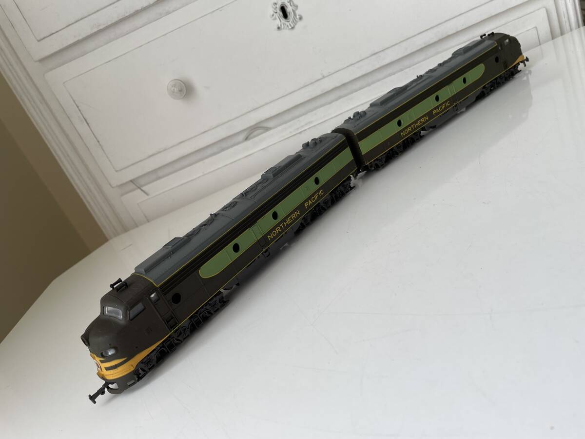 アメリカ型大型ディーゼル機関車・NORTHERN PACIFIC（ノーザン パシフィック）鉄道・重連仕様！ リバロッシ・動作確認済み・ジャンクにて！