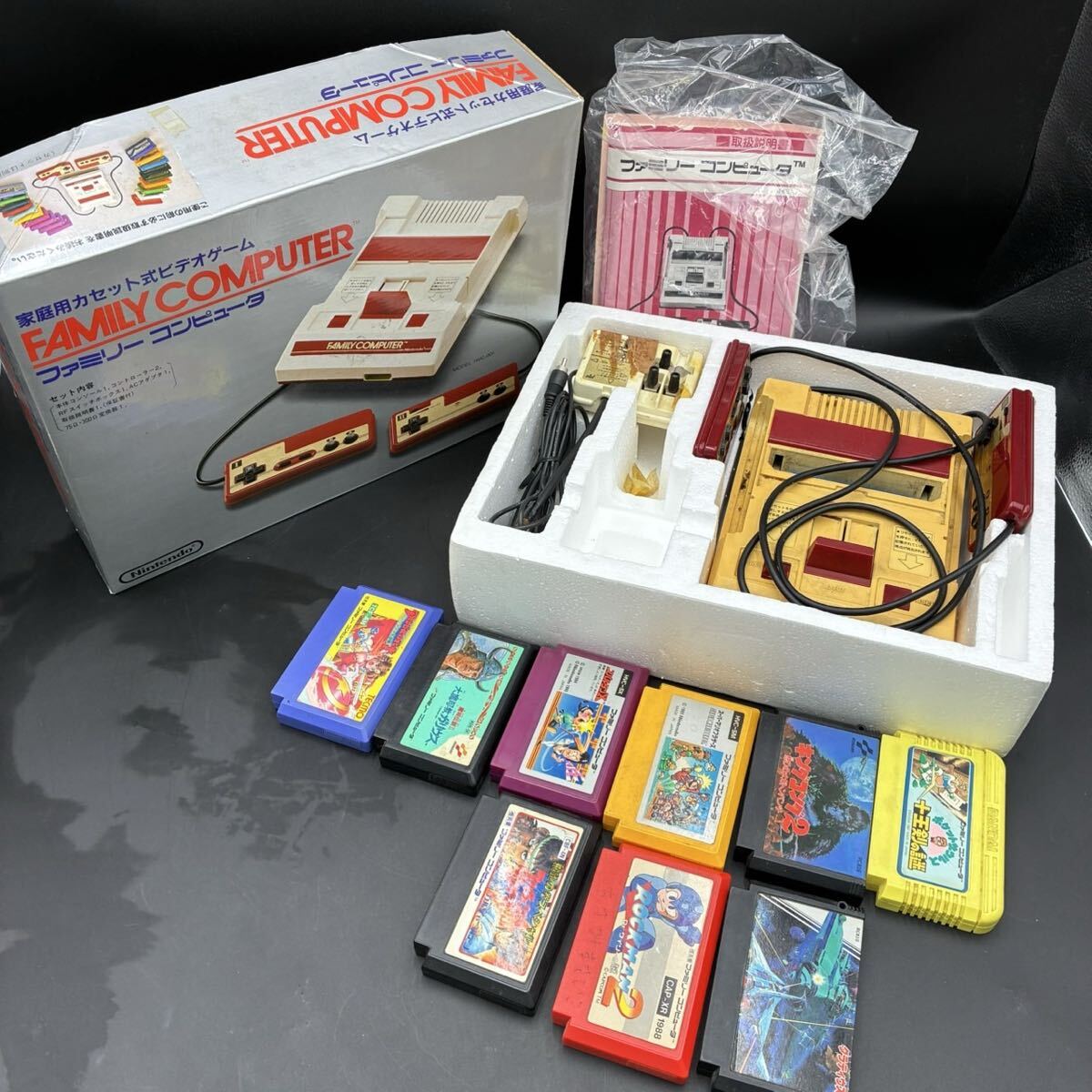 1円スタート ファミリーコンピュータ 本体 パッケージ カセット8点付き ファミコン 通電未確認 現状品 UI0606い