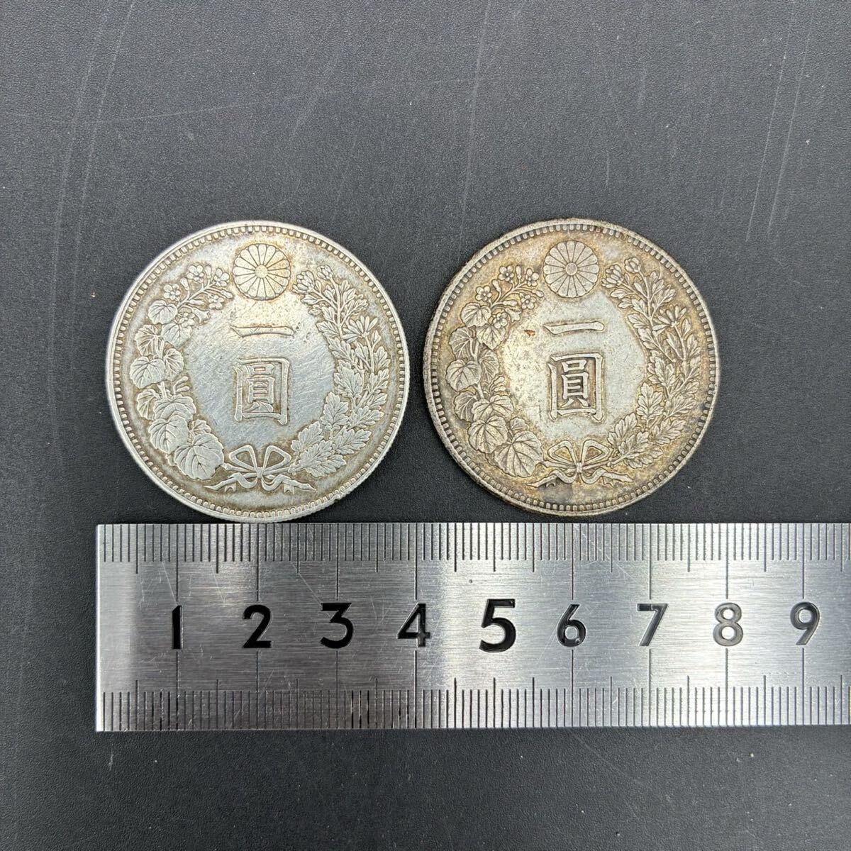1円スタート 一圓銀貨 2点まとめ 明治 古銭 銀貨 総重量約53.82g 厚さ2.6mm アンティーク コレクション 一円銀貨 S0606ね