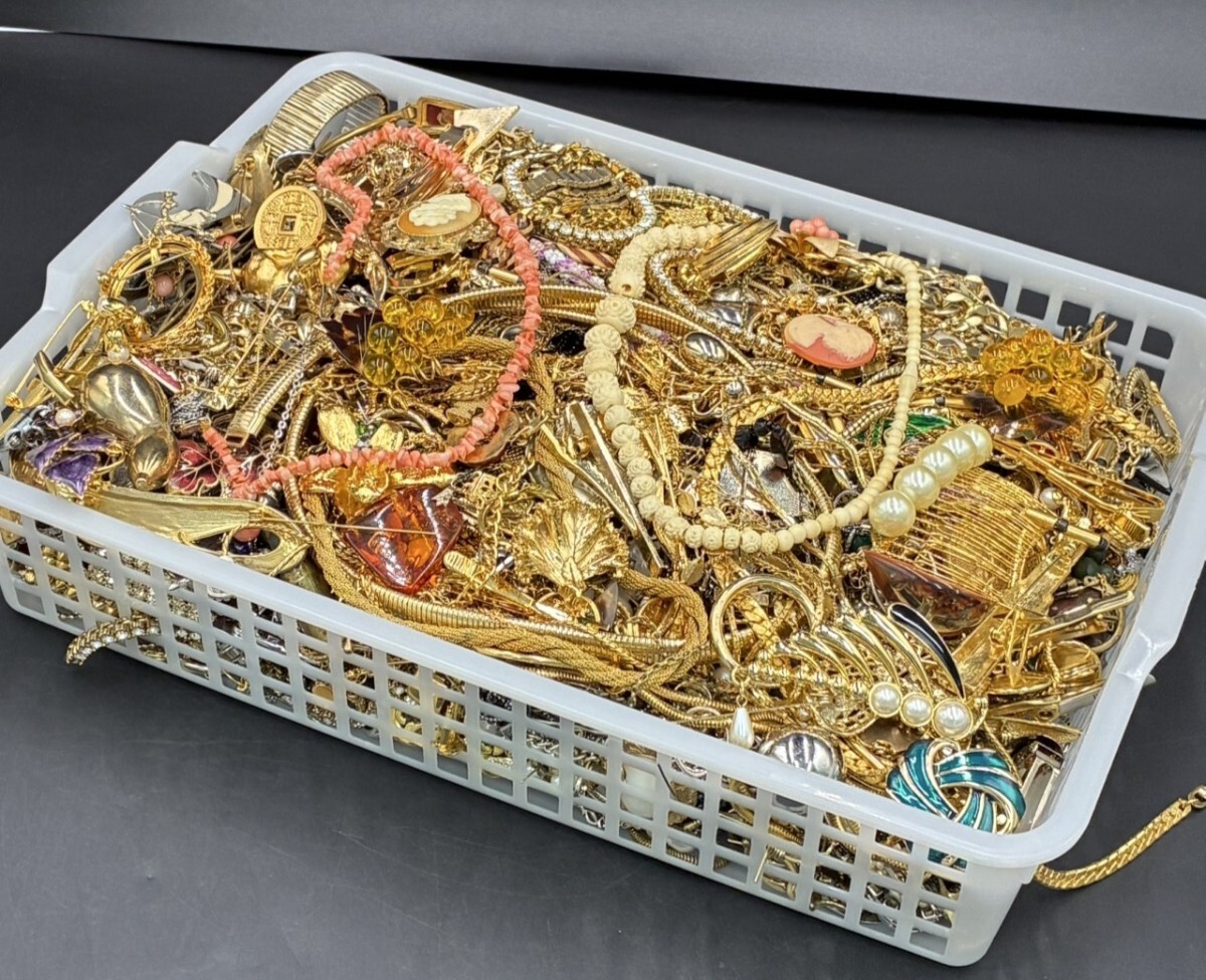 ◎1円スタート メッキ アクセサリー まとめ 大量 ネックレス ブローチ 等 総重量約8.8kg HE0604き