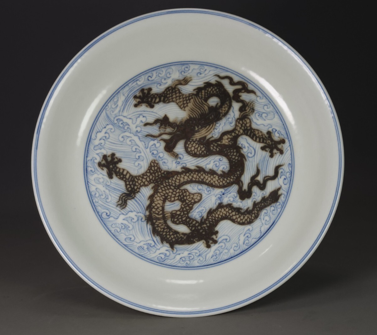 中国古美術 明時代 青花 釉裏紅 龍紋 皿 陶磁器 骨董 古玩 時代物 中国美術 古美術 骨董品 唐物 当時物 口径23cm w75