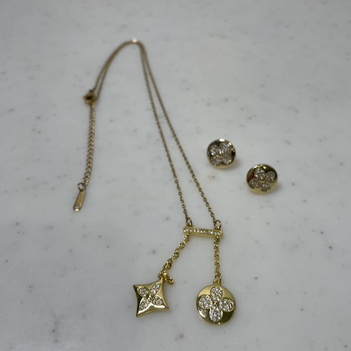 ネックレス イヤリング 2点セット ゴールドカラー フラワーモチーフ アクセサリー