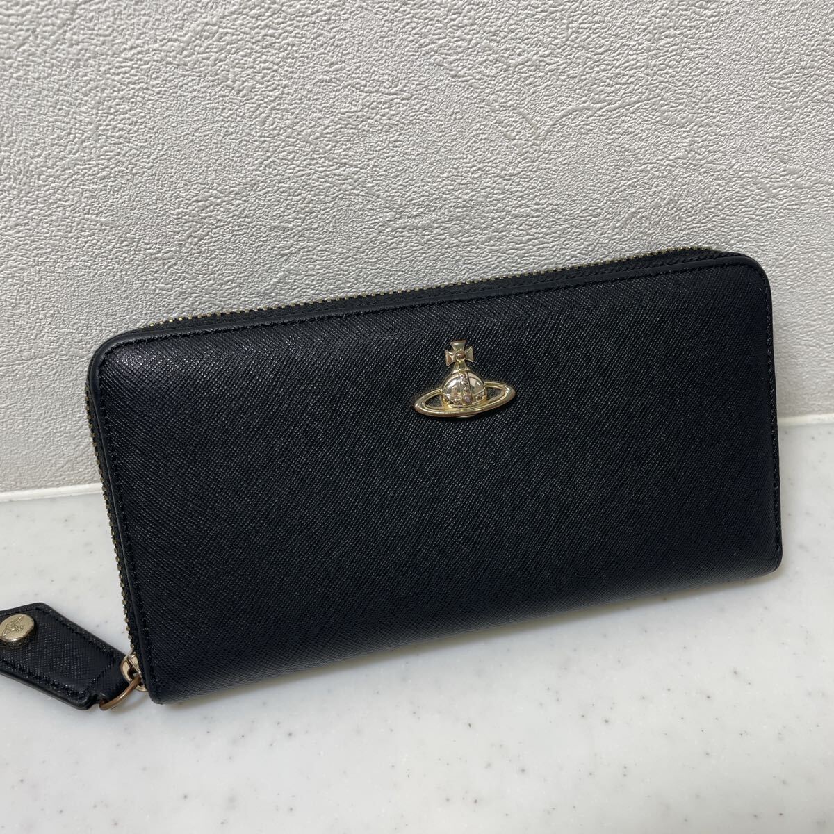 Vivienne Westwood ヴィヴィアンウエストウッド ラウンドファスナー長財布 ブラック オーブロゴ レザー 黒