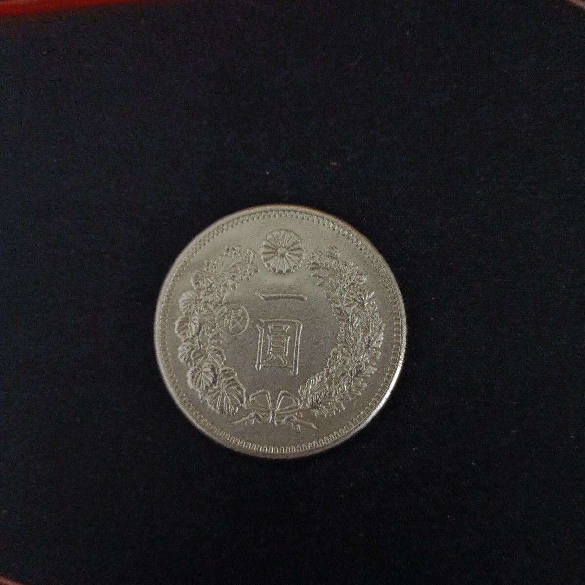 美品 丸銀 明治30年 一圓銀貨 一円銀貨 菊紋 銀貨 古銭 コレクション