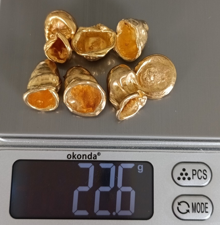 被せ物 約22.6g 被せ物 金歯 金属 金塊 歯科金属 材質不明 磁気はございません