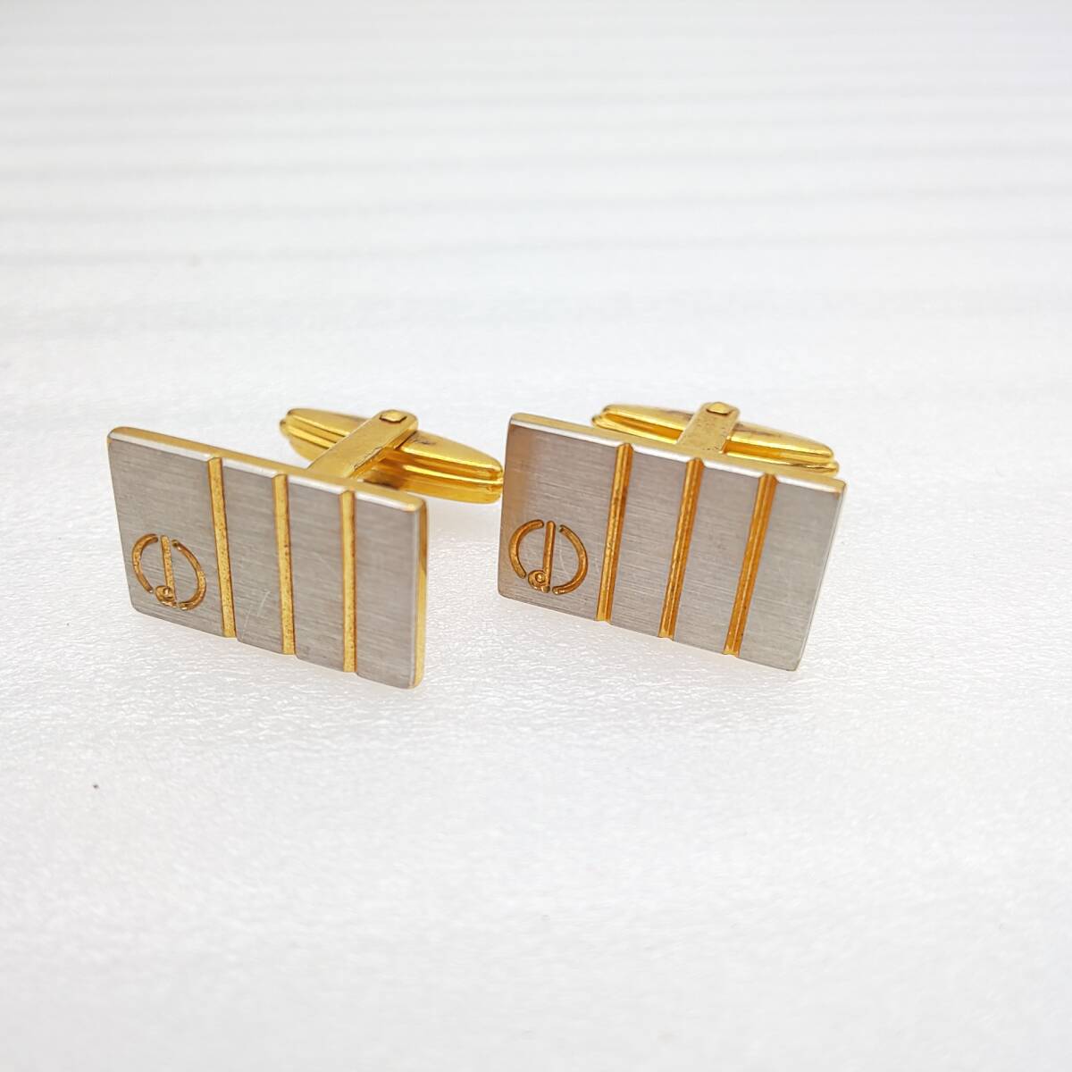 dunhill ダンヒル カフス ゴールド/シルバーカラー アクセサリー 宝飾品 
