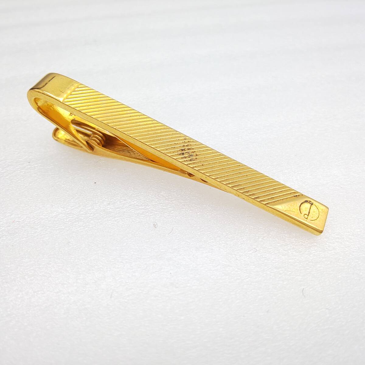 dunhill ダンヒル ネクタイピン ゴールドカラー バーレイ彫刻 アクセサリー 宝飾品 