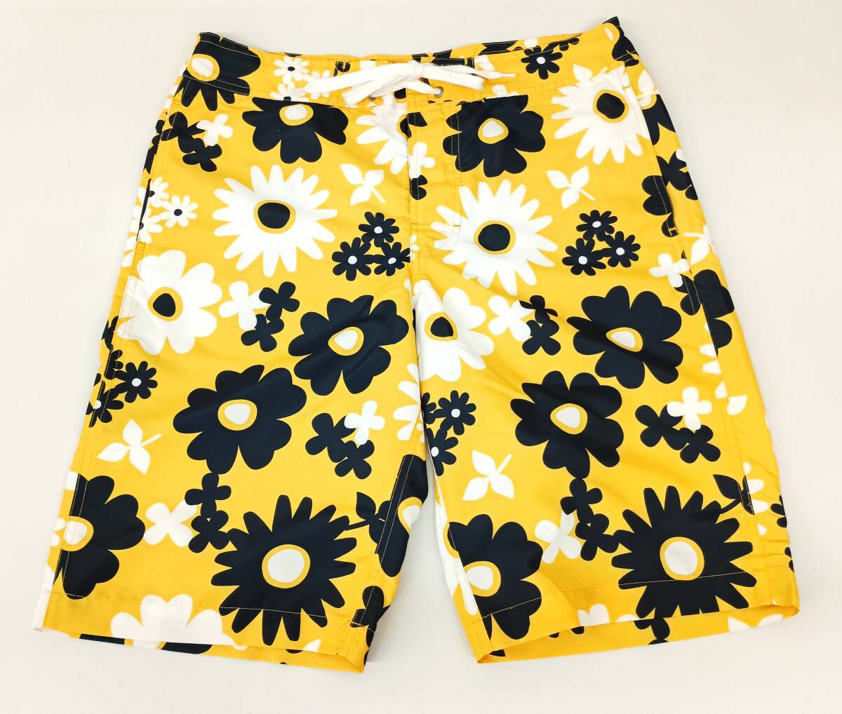 HELLY HANSEN ヘリーハンセン ＊ビックフラワー　ウォーターショーツ 　サーフパンツ　ボードショーツ　MODEL HE71500　サイズ M 