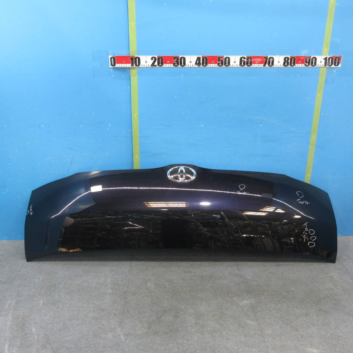 X　TOYOTA　ハイエース　KDH201V　200系　ボンネット　フード　クロ　220　ナロー　標準　53301-26080　中古