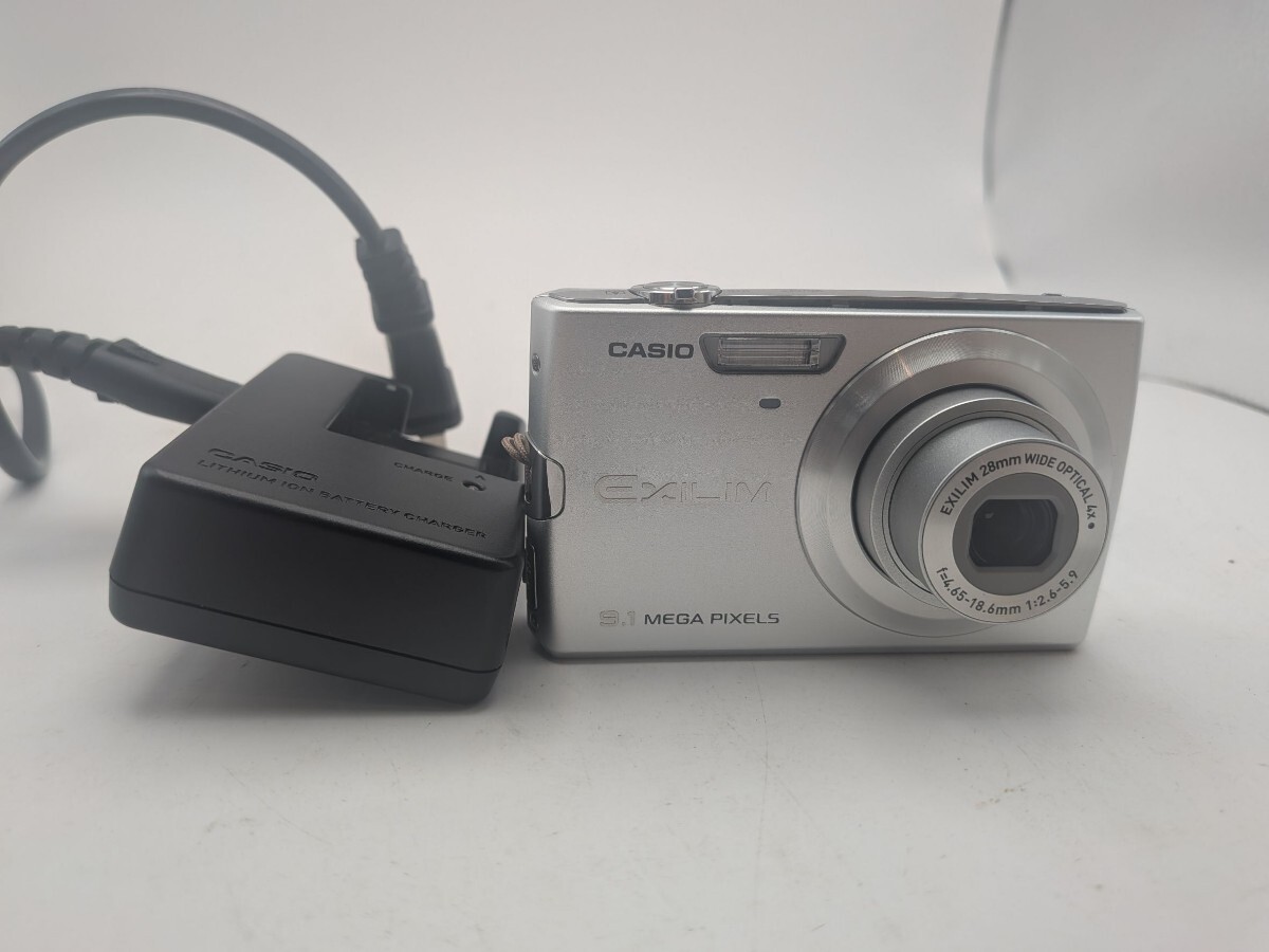 HT015 【通電確認】CASIO カシオ コンパクト デジタルカメラ EXILIM 9.1 MEGA PIXELS EX-Z250 シルバー 