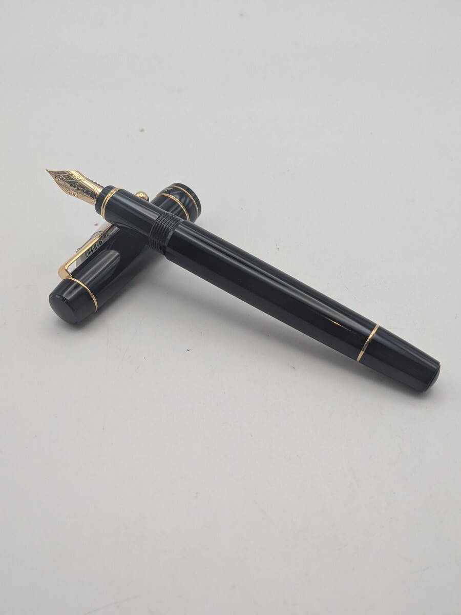 HK006 PILOT パイロット ルシーナ 万年筆 筆記用具 文房具 ブラック系