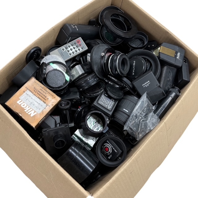 \1～ フィルムカメラ 一眼レフ 中判 付属品 アクセサリー レンズカバー フィルター フード ストロボ ライト まとめ Nikon Canon 1スタ ①