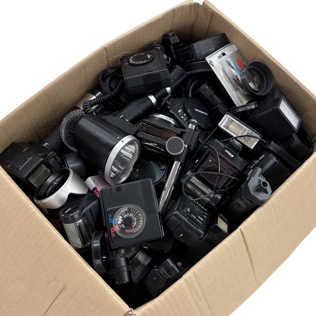 \1～ フィルムカメラ 一眼レフ 中判 付属品 アクセサリー レンズカバー フィルター フード ストロボ ライト まとめ Nikon Canon 1スタ ②