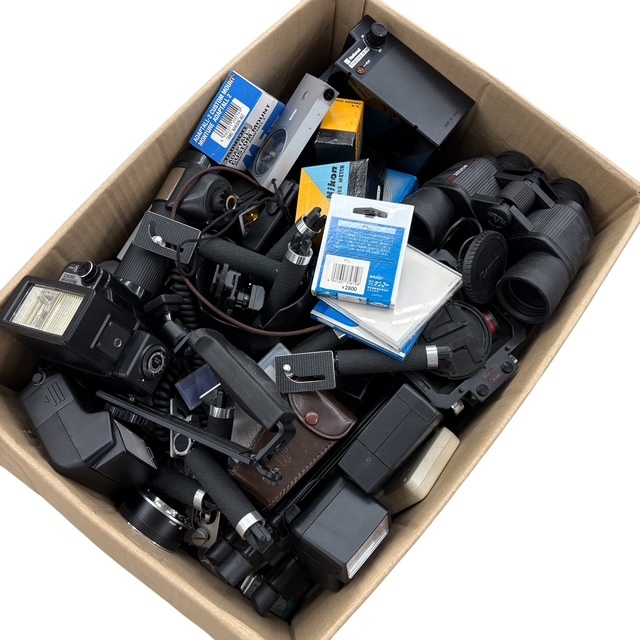 \1～ フィルムカメラ 一眼レフ 中判 付属品 アクセサリー レンズカバー フィルター フード ストロボ ライト まとめ Nikon Canon 1スタ ③