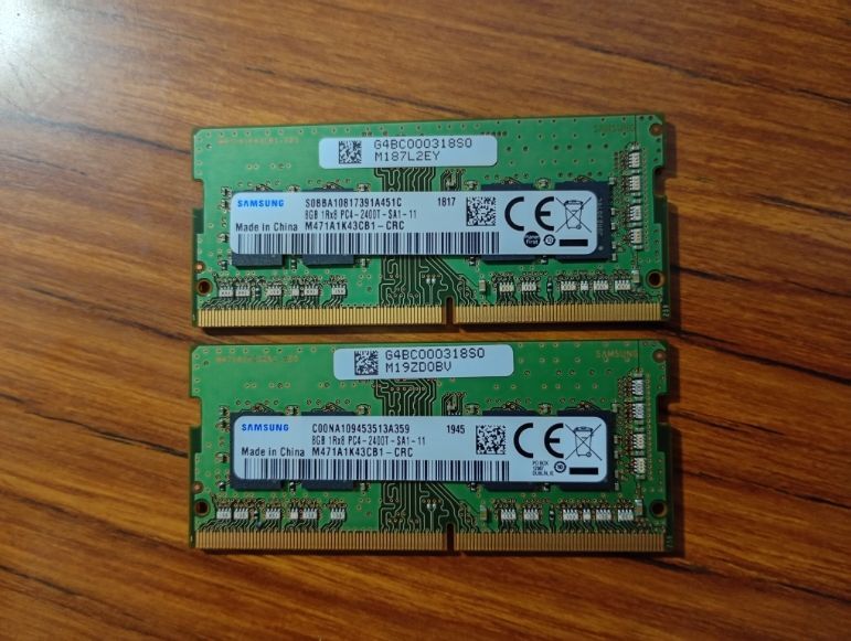 管82435／ Samsung 【DDR4-2400】 合計16GB（8GB×2枚)　世代ずれペア　外観は酷似　:2018年17週～2019年45週　送料無料