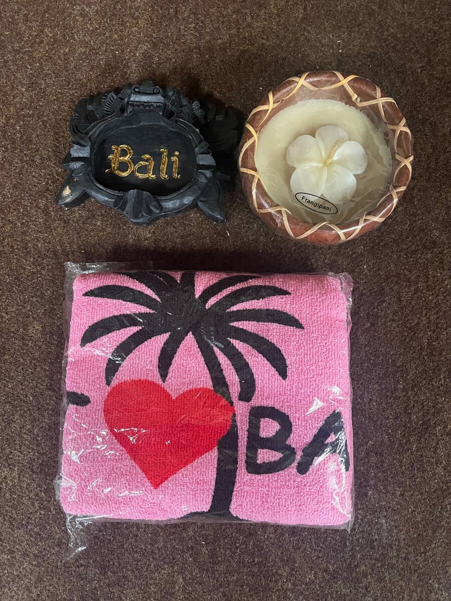 60*葉★BALI バリ島 お土産セット 木彫り風小物入れ アロマキャンドル フェイスタオル 未使用あり