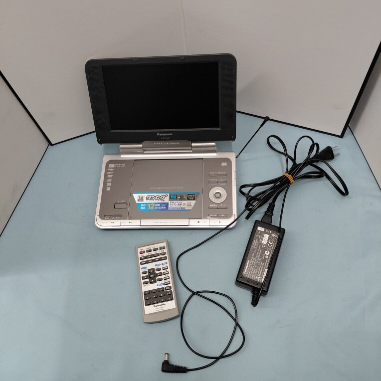 【通電確認済】Panasonic 液晶搭載ポータブルＤＶＤ／ＳＤ／ＣＤプレーヤー DVD-LX87 現状品 (12298)