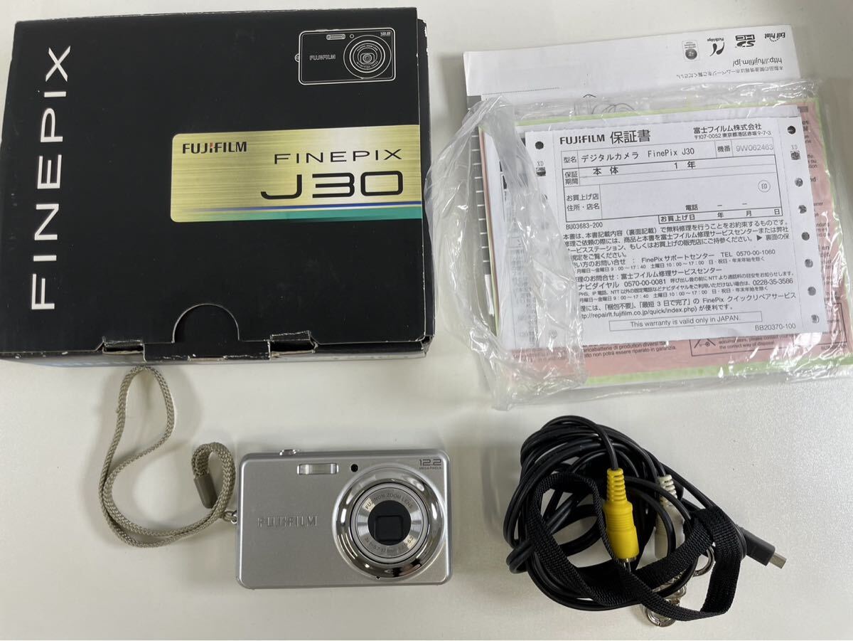 68T-5-1 FUJIFILM FinePix J30 シルバー コンパクトデジタルカメラ 　フジフィルム　富士フイルム 動作通電未確認