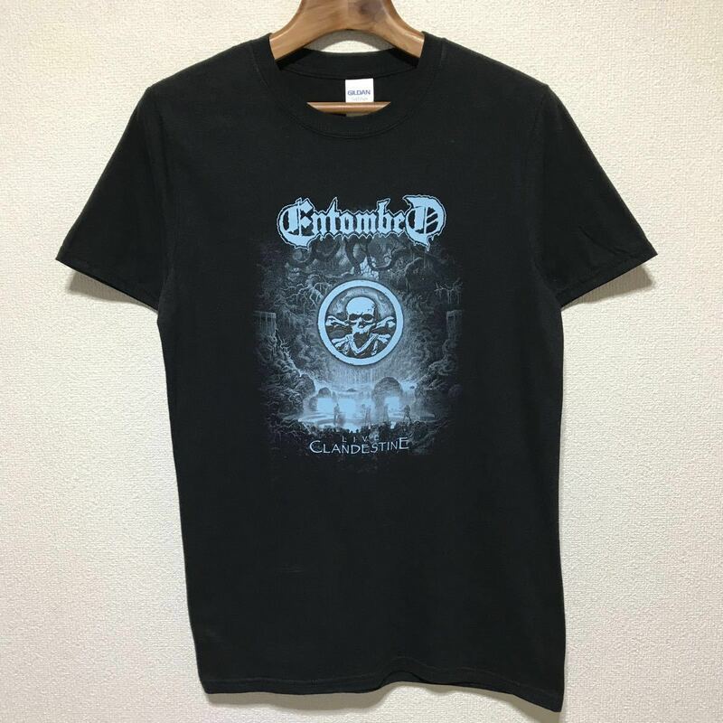 [即決古着]ENTOMBED/エントゥームド/LIVE CLANDESTINE Tシャツ/バンドT/半袖/ブラック/GILDAN(ギルダン)製/Sサイズ