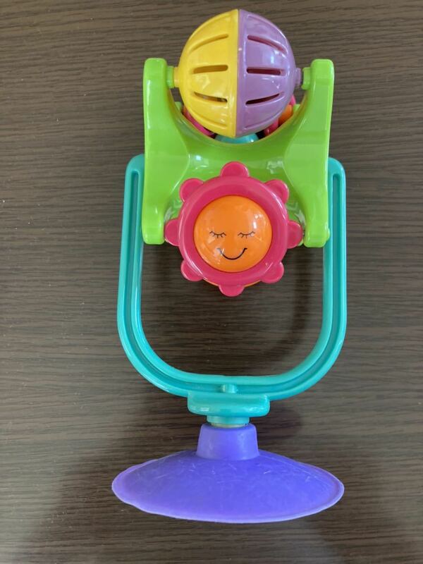 赤ちゃん　0才　おもちゃ　吸盤　回転式　知恵玩具