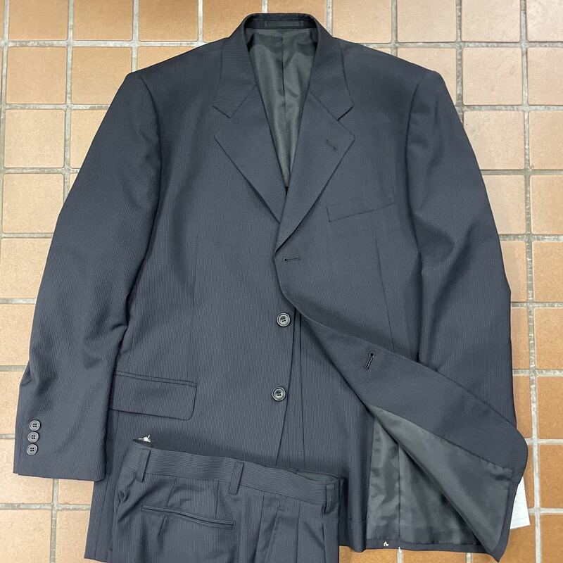 新品　未使用　激安　タグ付き　夏用スーツ　シングルスーツ　Y6 ブラック　黒　ストライプ　サイドベンツ　2タック　サラサラ生地