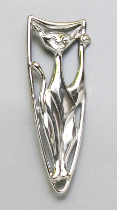 SV925「猫」のブローチ　シルバーカラー