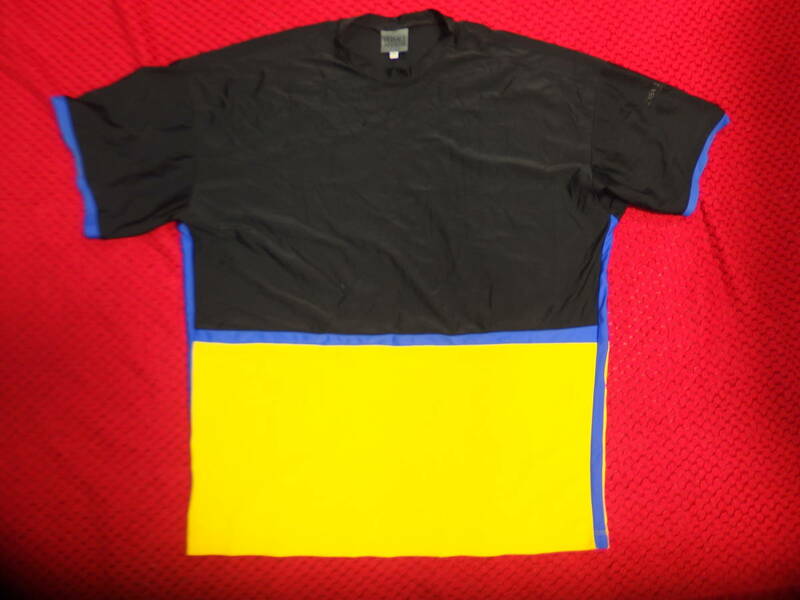 ヴェルサーチVERSACE JEANS COUTUREベルサーチ/黒色&黄色/半袖Tシャツ/XLサイズ/身幅63cm/着丈82cm/イタリア製/定形外で発送/同梱可能
