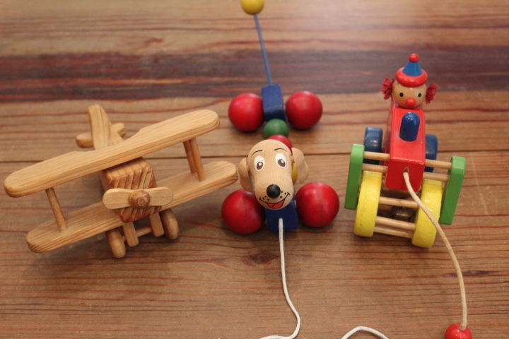 【木製 おもちゃ 3点】紐引き車、飛行機
