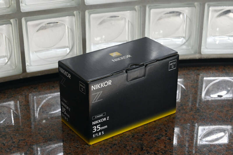 【Nikon】ニコン NIKKOR Z 3５mm f/１.8 S の外箱