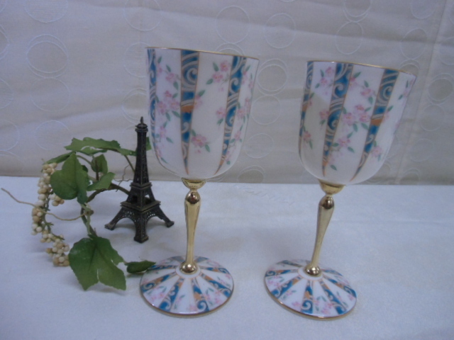 陶製　和風ワインカップペア　足付カップ　花と風デザイン　金縁どり　陶器　中古美品