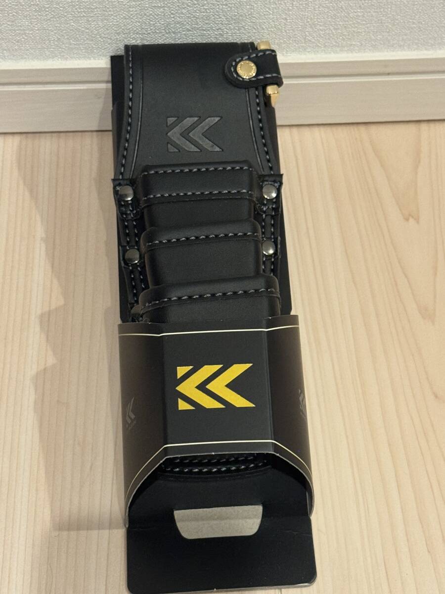 新品・未使用　ホルダー3段 AH-63BG Light PU Leatherシリーズ（黒金）KUROKIN FUJIYA（フジ矢）◇送料無料◇