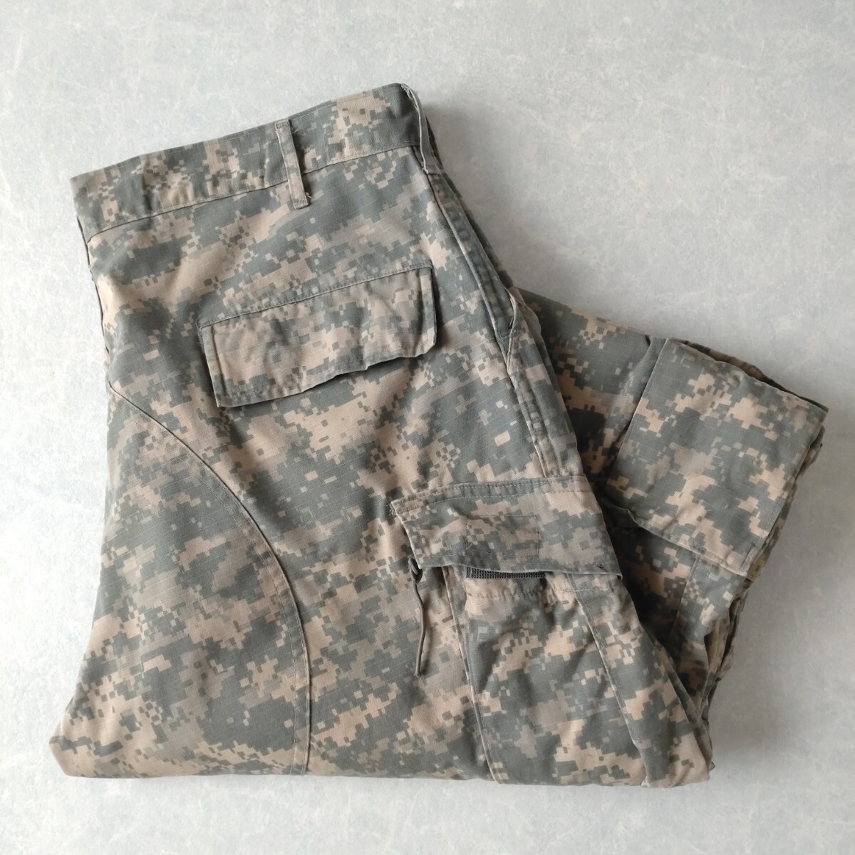 ■古着 USARMY 米軍実物 ACU/UCP ミリタリーパンツ トラウザー コンバット デジタルカモフラージュ 05年製 L-L 実寸W38L33【L6492】