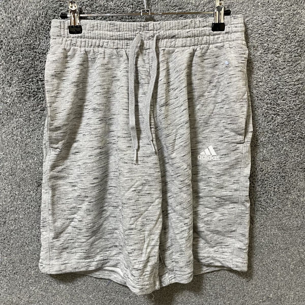 【Oピ】 ADIDAS アディダス スウェットショーツ ハーフパンツ サイズM グレー系 杢調 ロゴ刺繍 イージーパンツ メンズ ボトムス 最落なし