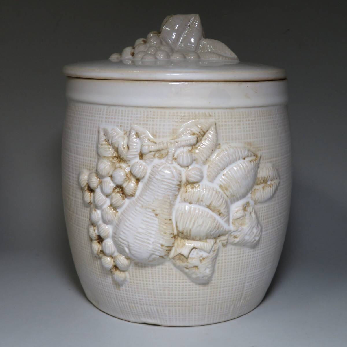「コレクター所蔵品」明治期◆白磁洋梨彫蓋物 箱付◆陶磁器 古陶器 白磁　lot:72930